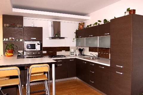 Poza Bucatarie L, bar, pal, blat, postforming, stejat inchis, alb - cbc090415 1 [1]