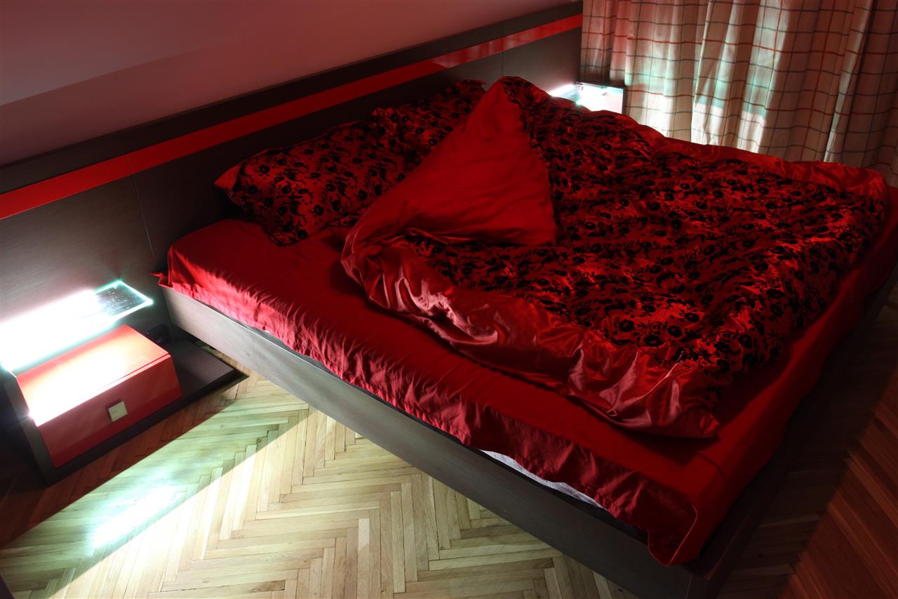 Poza dressing usi glisante + pat, pal/pal lucios, woodline mocca, rosu, rama aluminiu - cdr090418 [4]